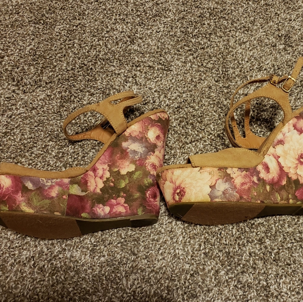 Floral Flower Rue 21 Wedge heal